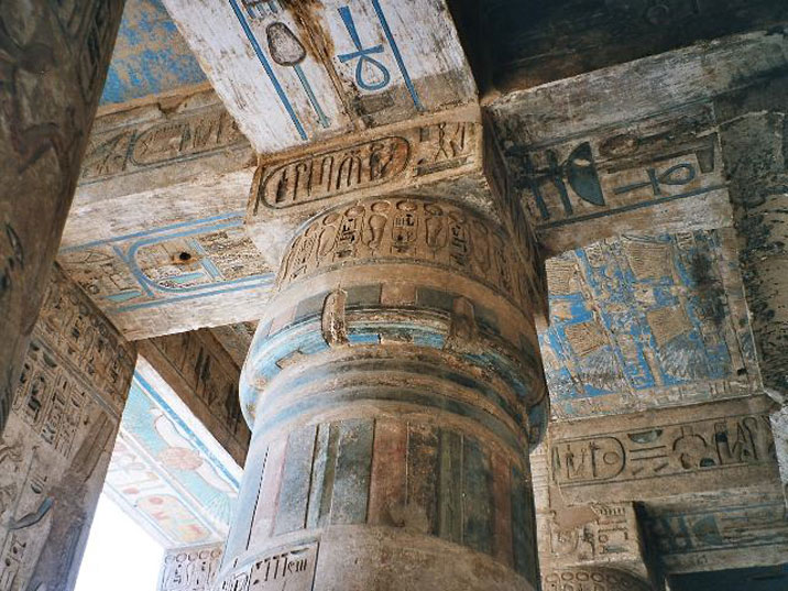 Arquitectura Egipcia: detalle de las columnas en Medinet Habu (Dyamet)